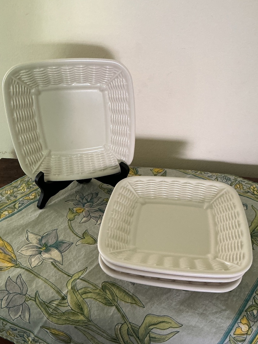 Pfaltzgraff Heirloom Square Basketweave  Plates Set of 4